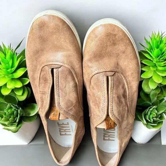 Frye Women’s Fine Leather Split-Top Flats / SZ: 9.5 - Picture 2 of 9